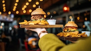 How to dine out without wrecking the gut? 7 smart-eating rules, a top gastroenterologist follows