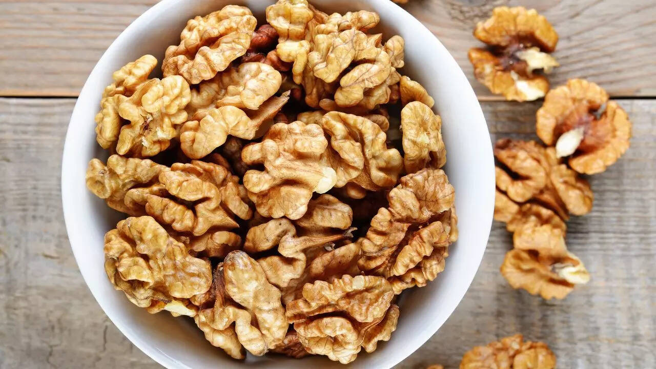 Why walnuts are the best snack for heart health